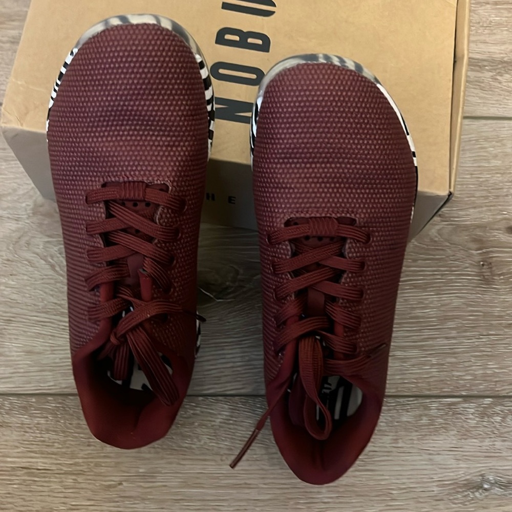NOBULL trainer. Size 6